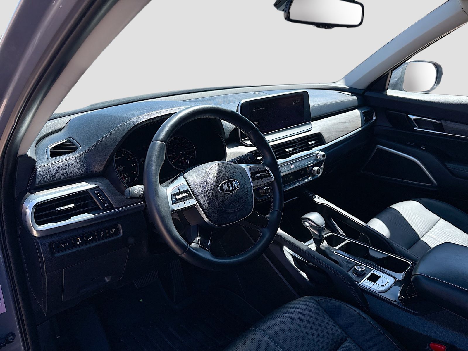 Used 2022 Silver Kia EX image 9