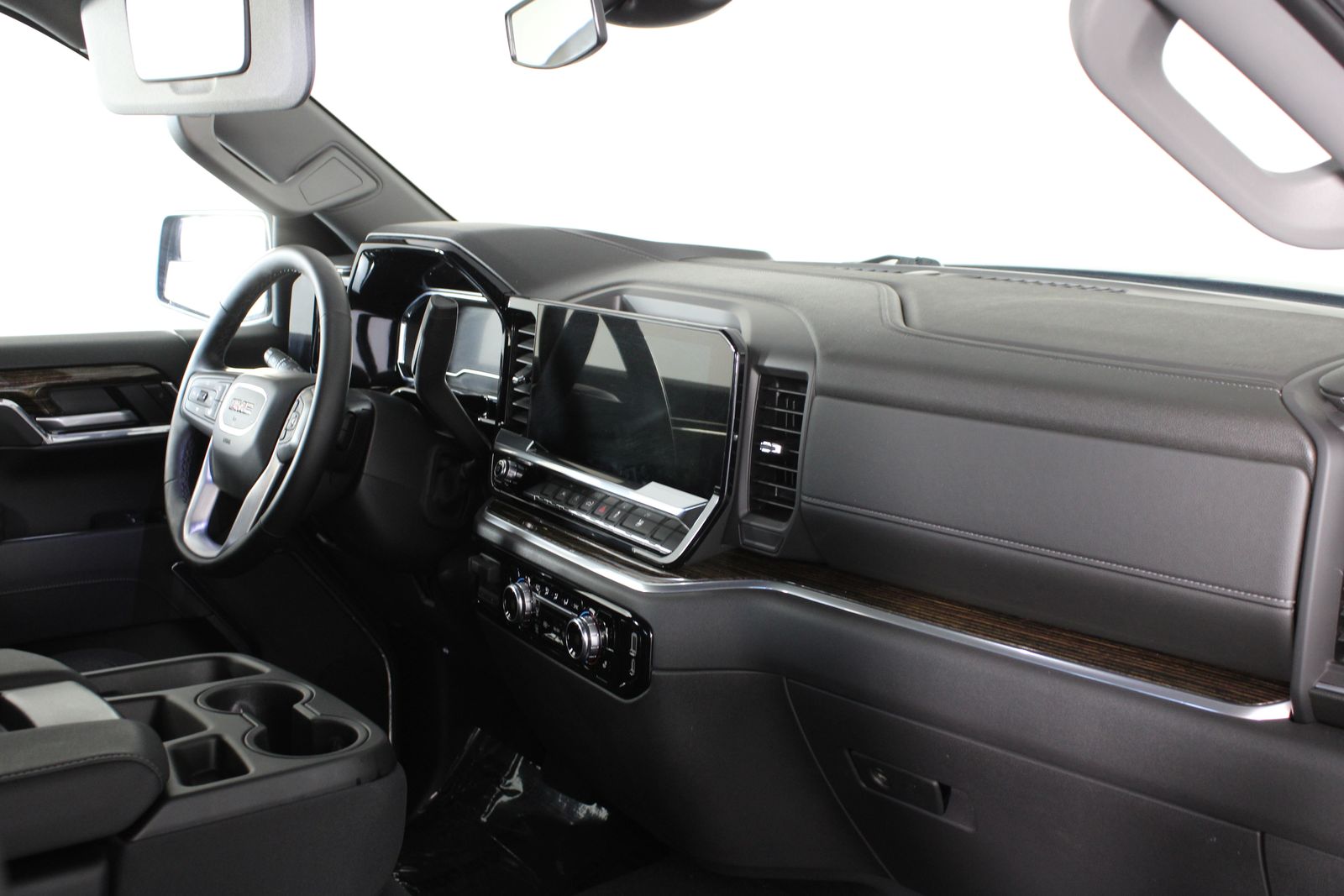 Used 2025 Silver GMC Elevation image 13