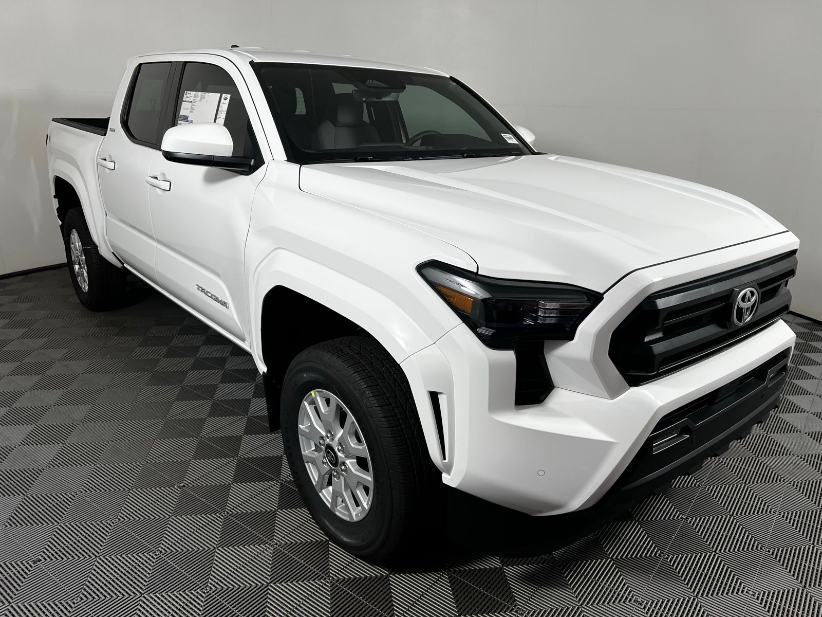 2025 Toyota Tacoma SR5 3
