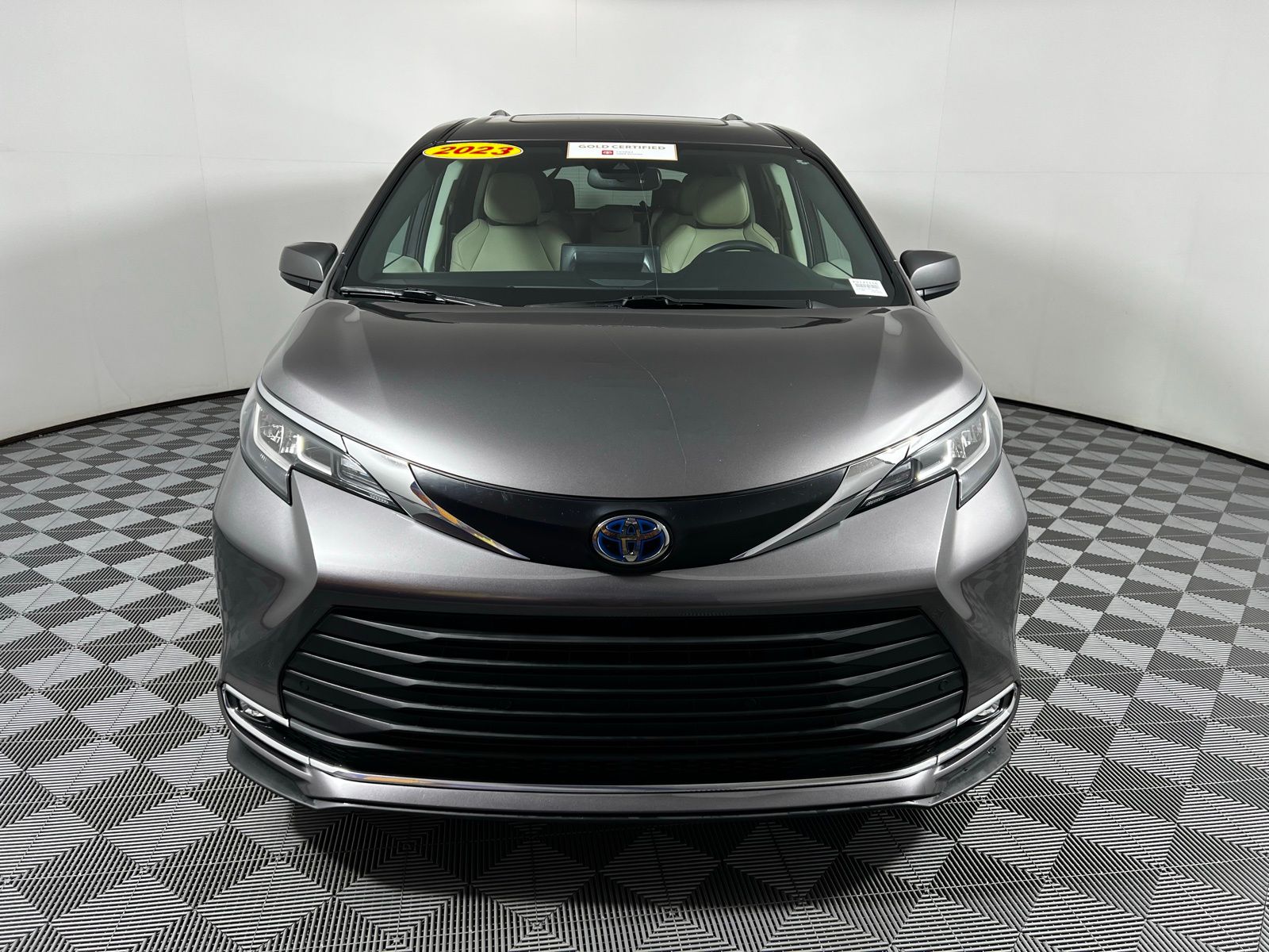 2023 Toyota Sienna XLE 2