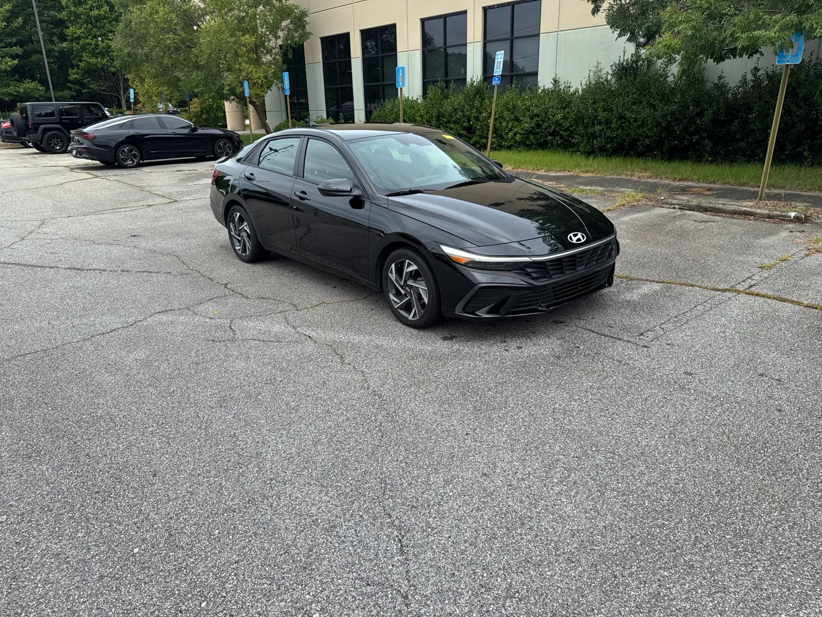 Used 2025 Black Hyundai SEL Sport image 6