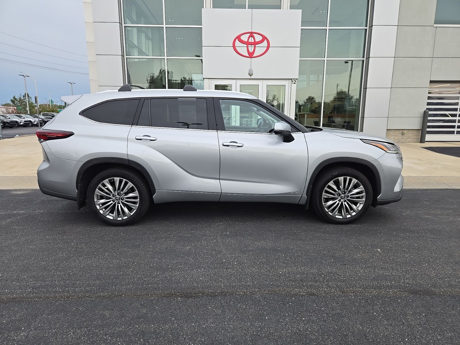 used 2024 Toyota Highlander Hybrid car, priced at $48,430