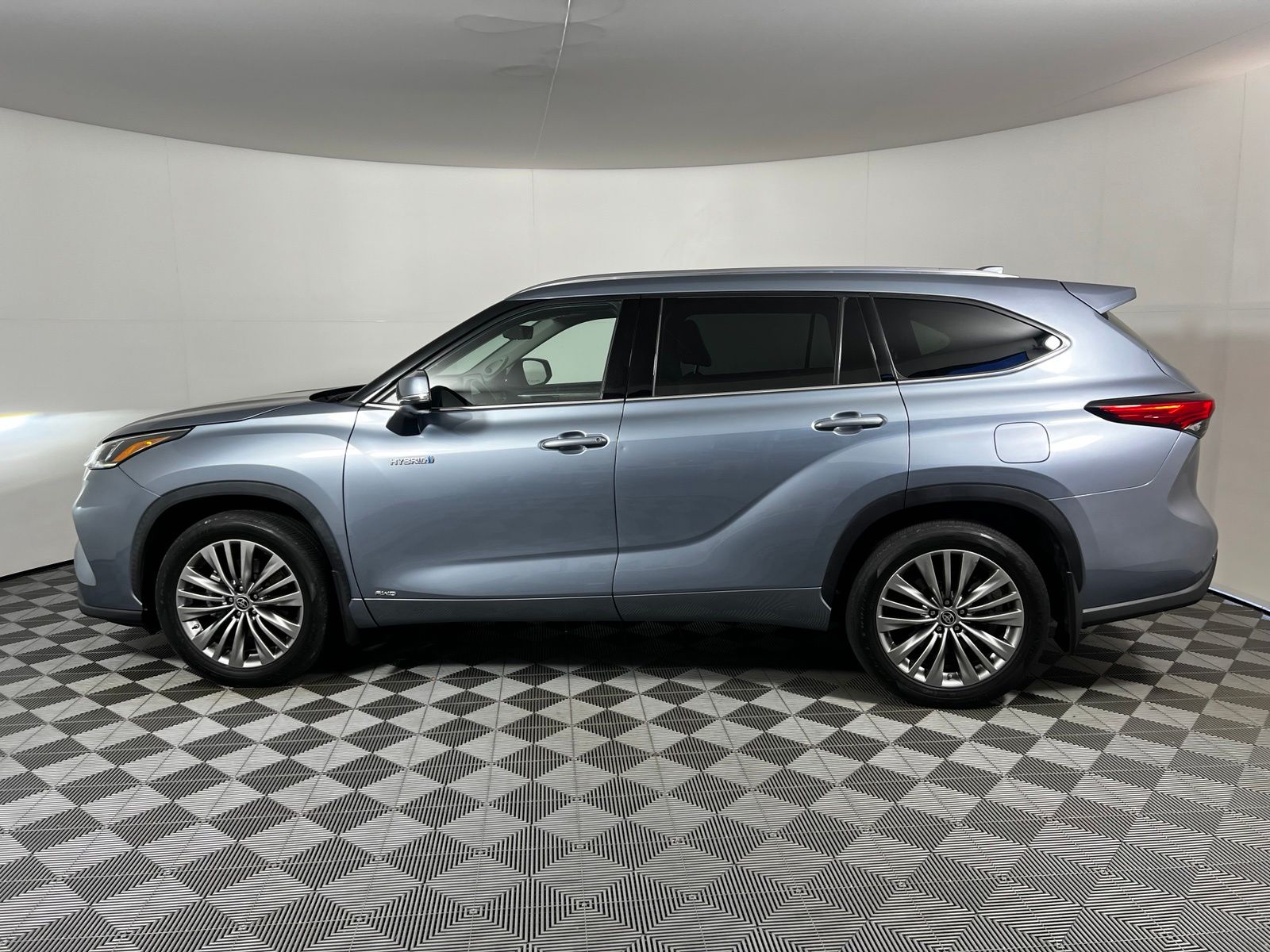 Thumbnail: 2021 Toyota Highlander - 8