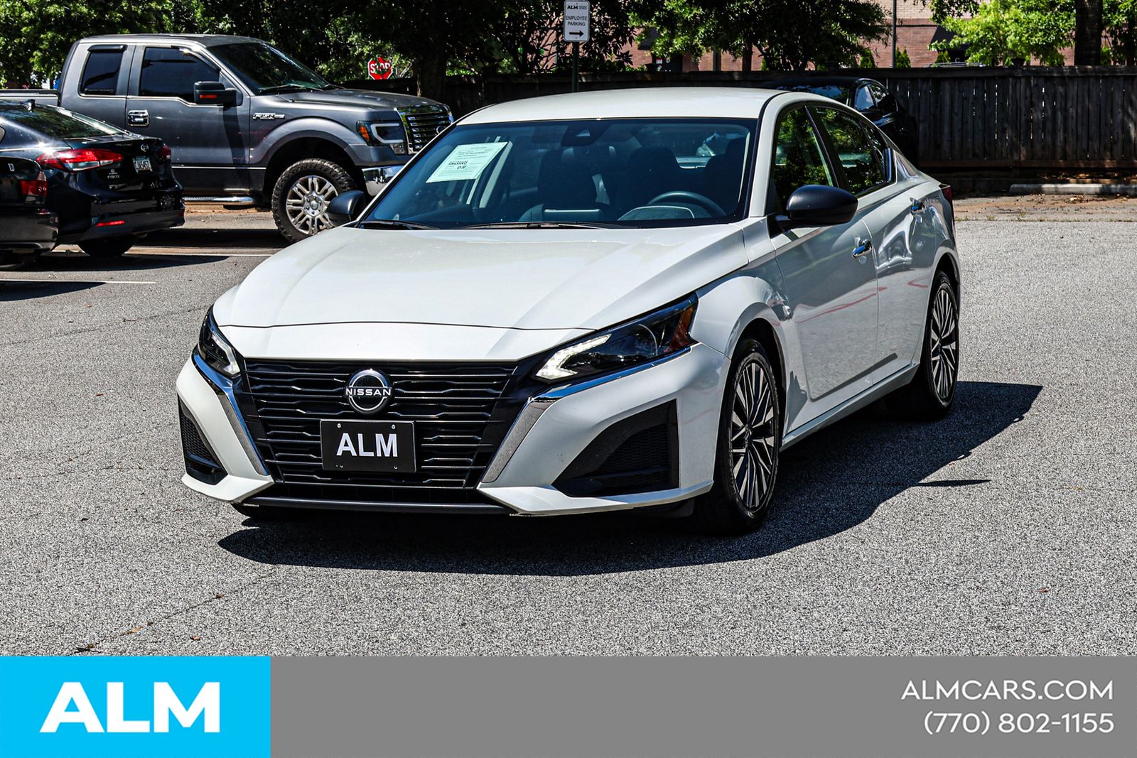 Used 2024 White Nissan 2.5 SV image 3