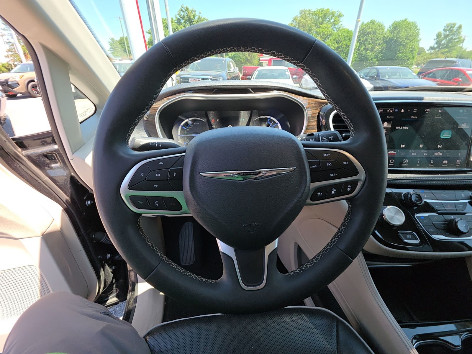 Used 2023 Black Chrysler Limited image 19