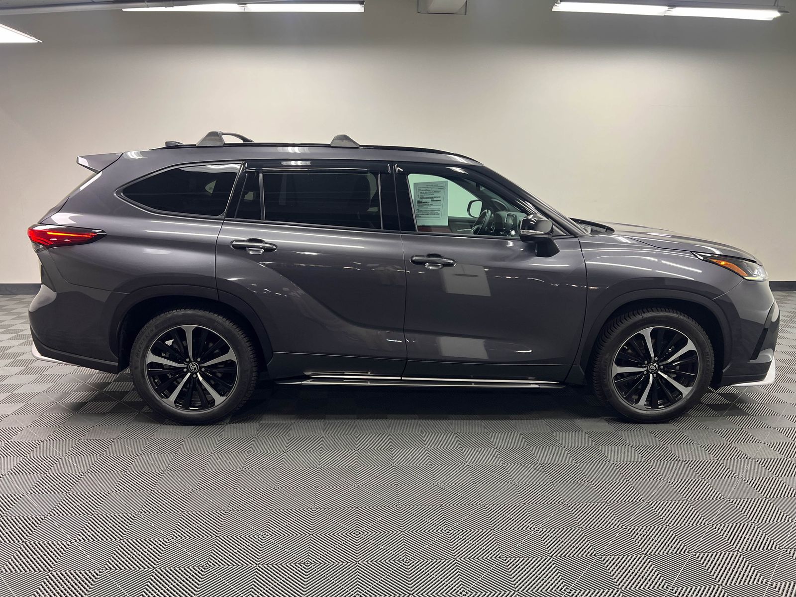 used 2021 Toyota Highlander car, priced at $33,688