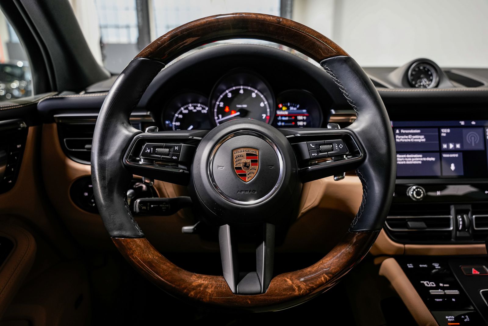 2023 Porsche Macan S — photo 9