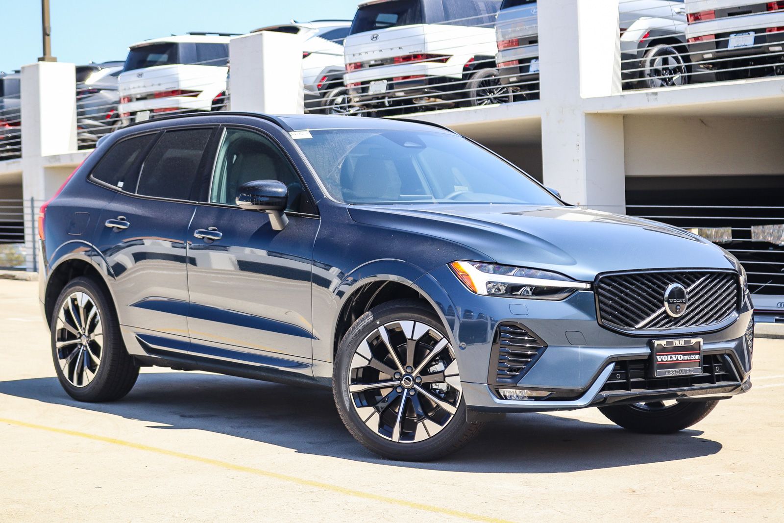 2026 Volvo XC60 Plus