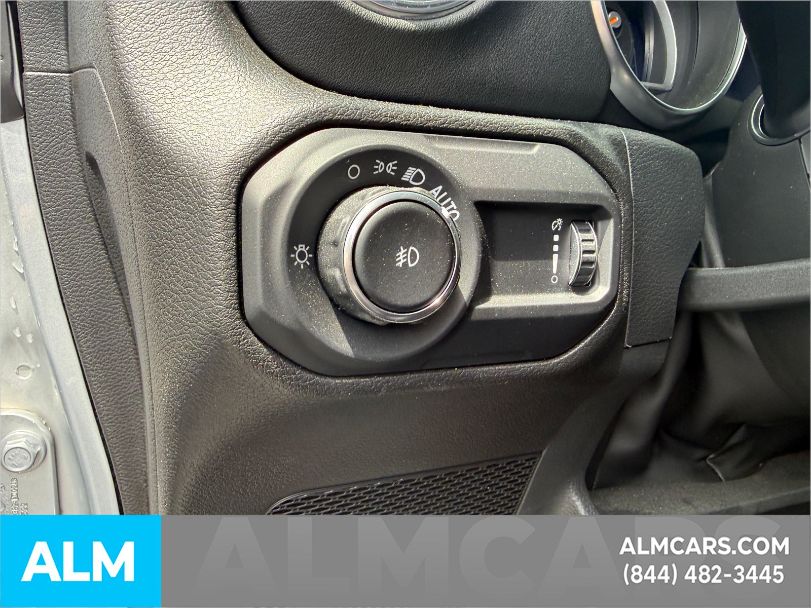 Used 2023 Silver Jeep Sahara image 23