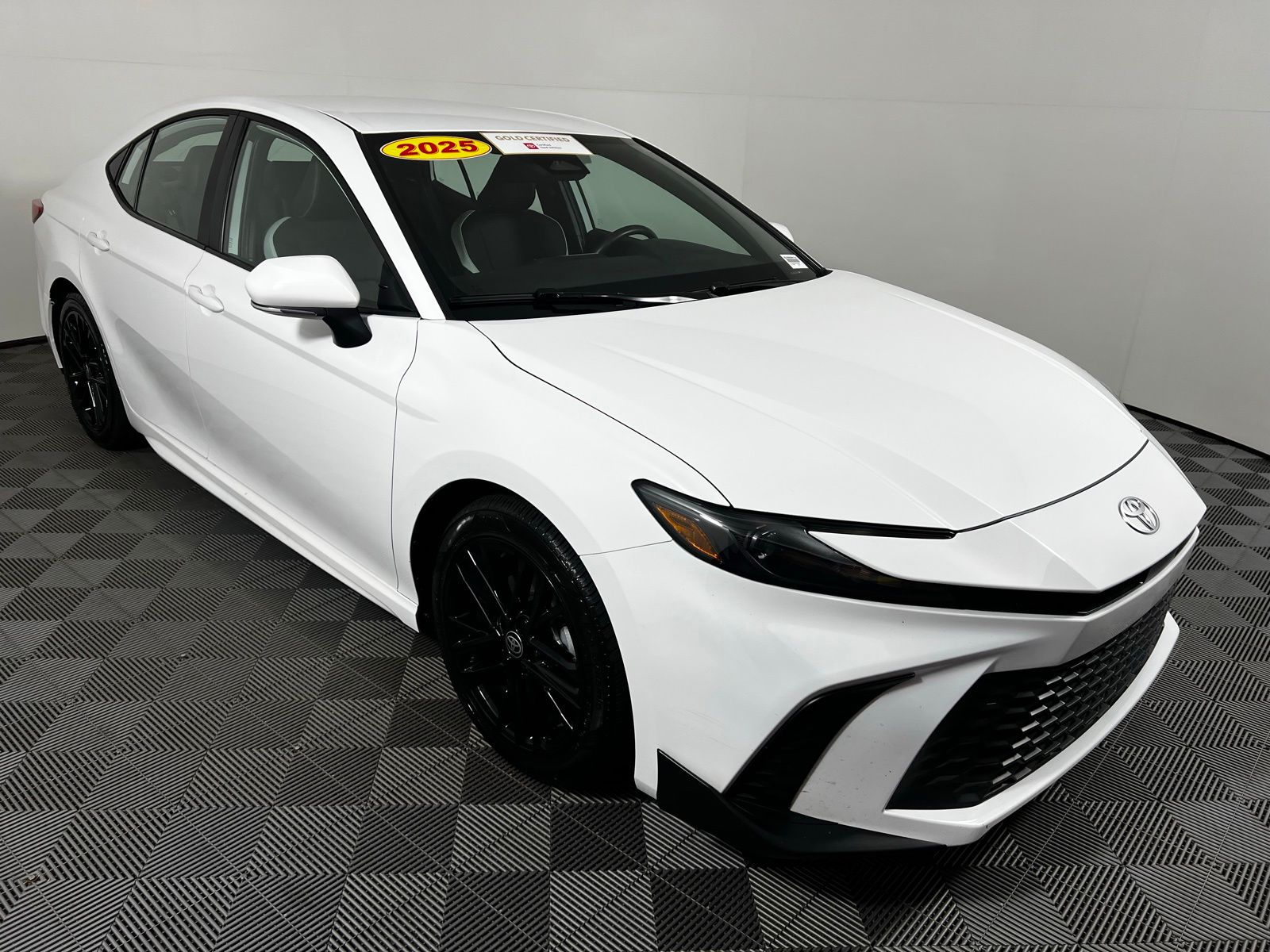 Thumbnail: 2025 Toyota Camry - 3