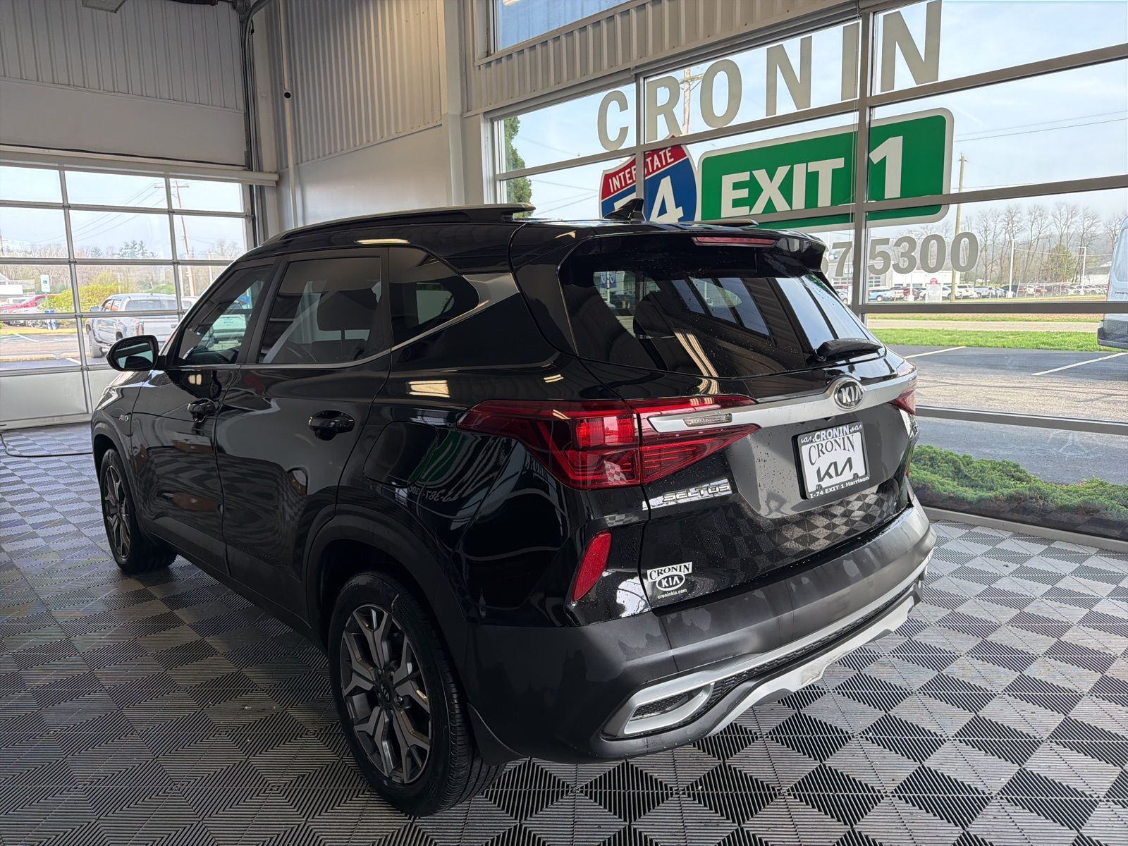 View vehicle photo 4