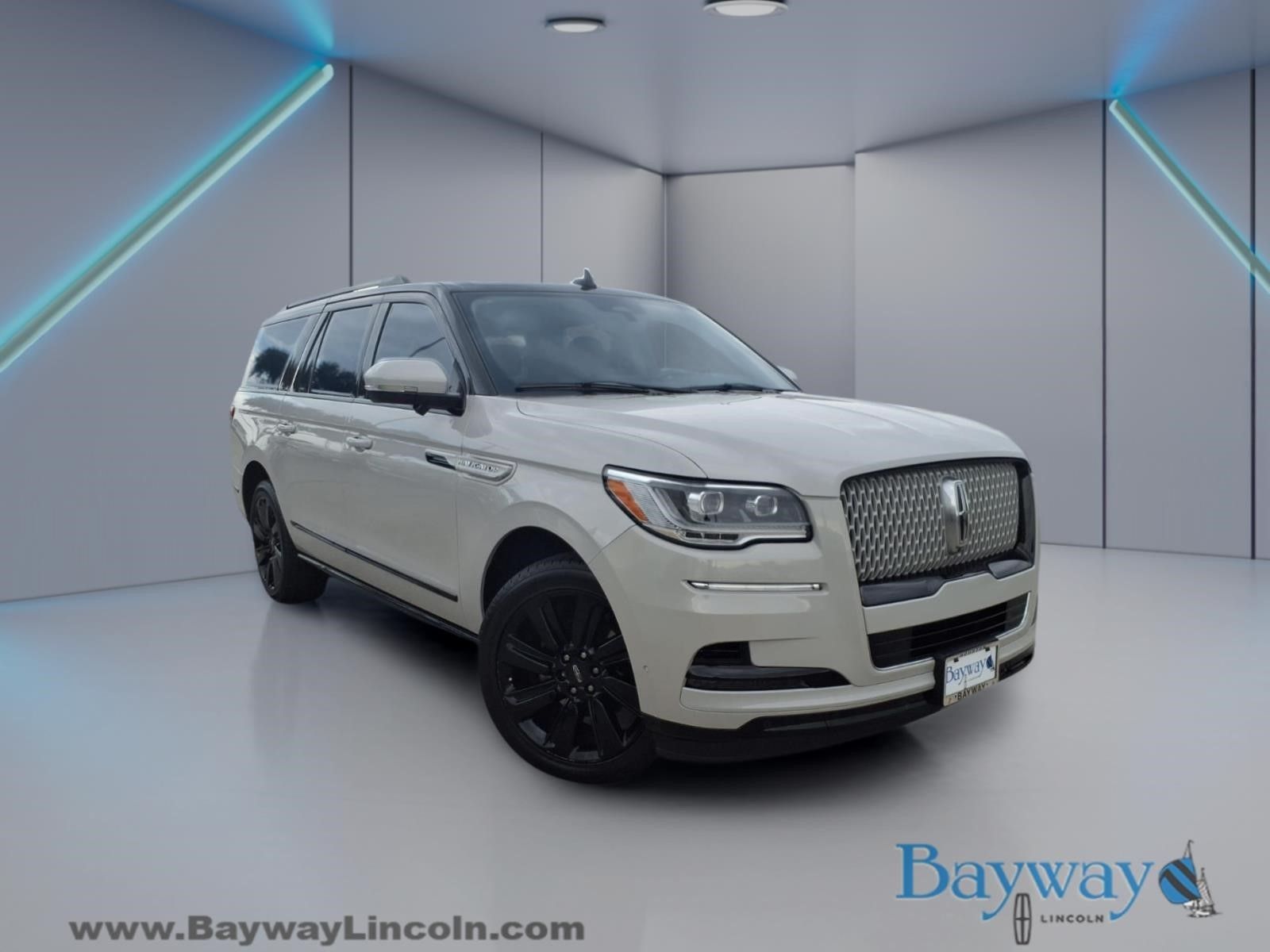 Pearl Metallic 2024 Lincoln Navigator SUV / Crossover Four-Wheel Drive Automatic