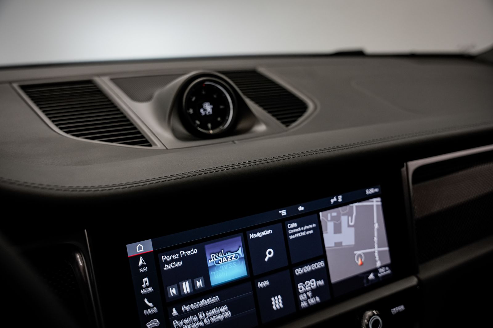2022 Porsche Macan GTS — photo 13