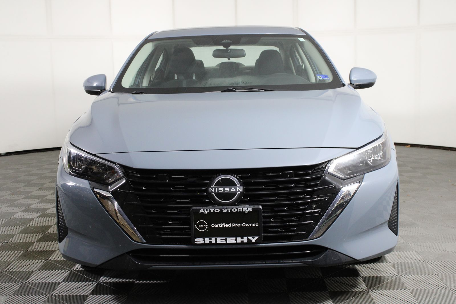 Used 2025 Gray Nissan SV image 4