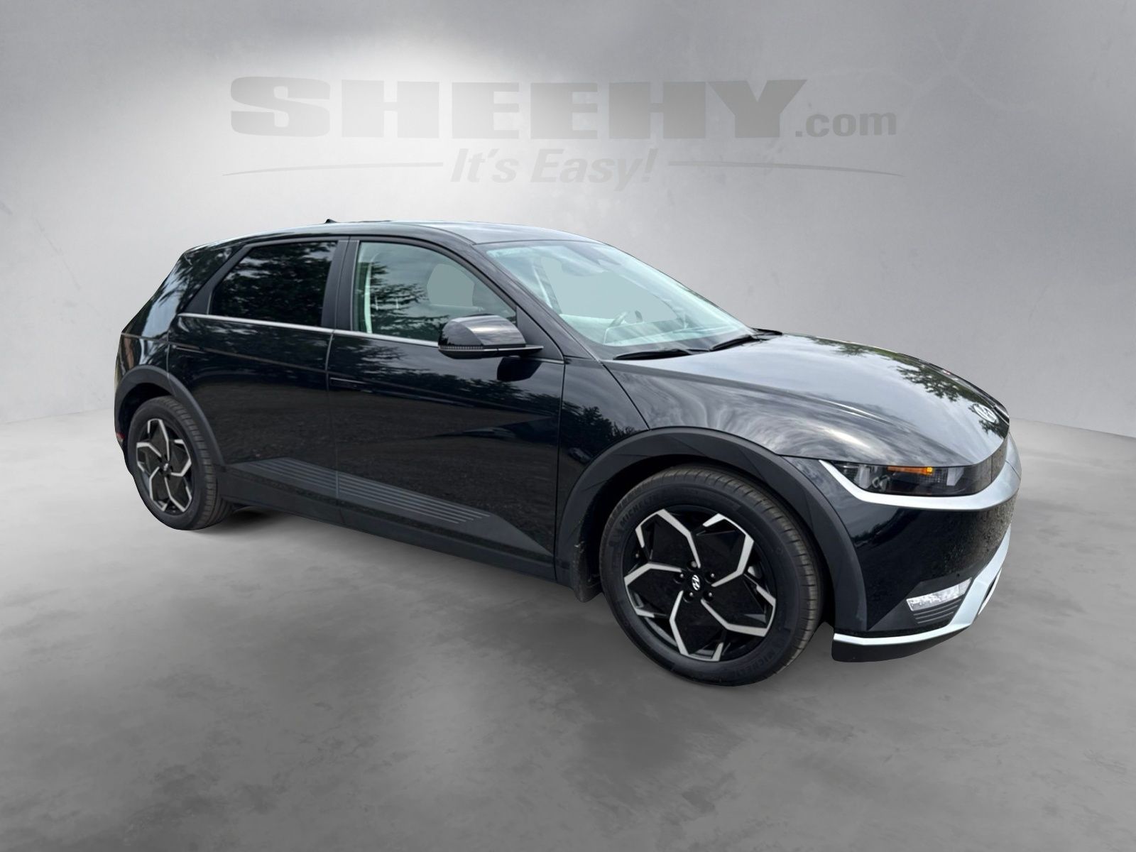 Used 2024 Black Hyundai SEL image 2