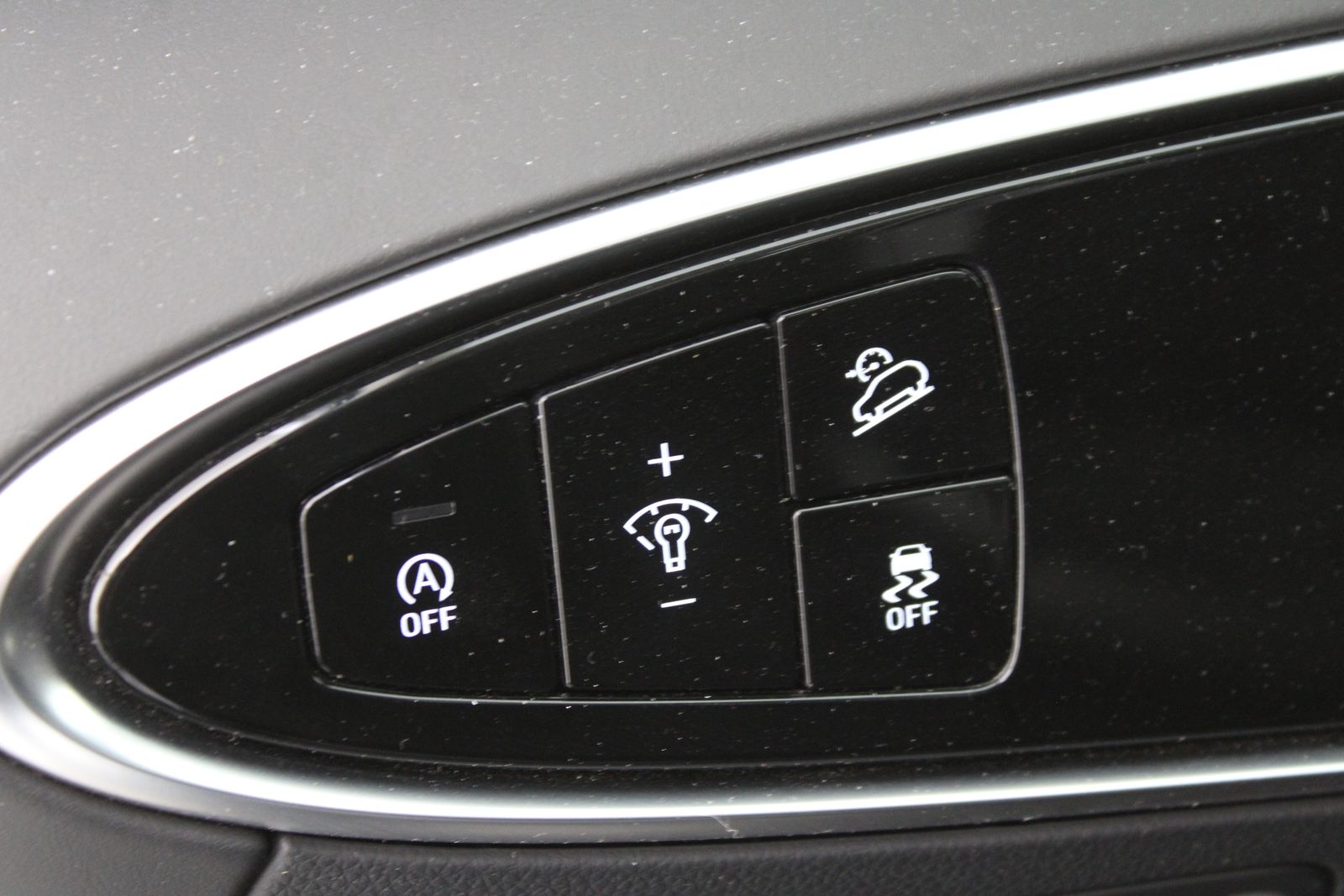 Used 2025 White Genesis 2.5T image 17