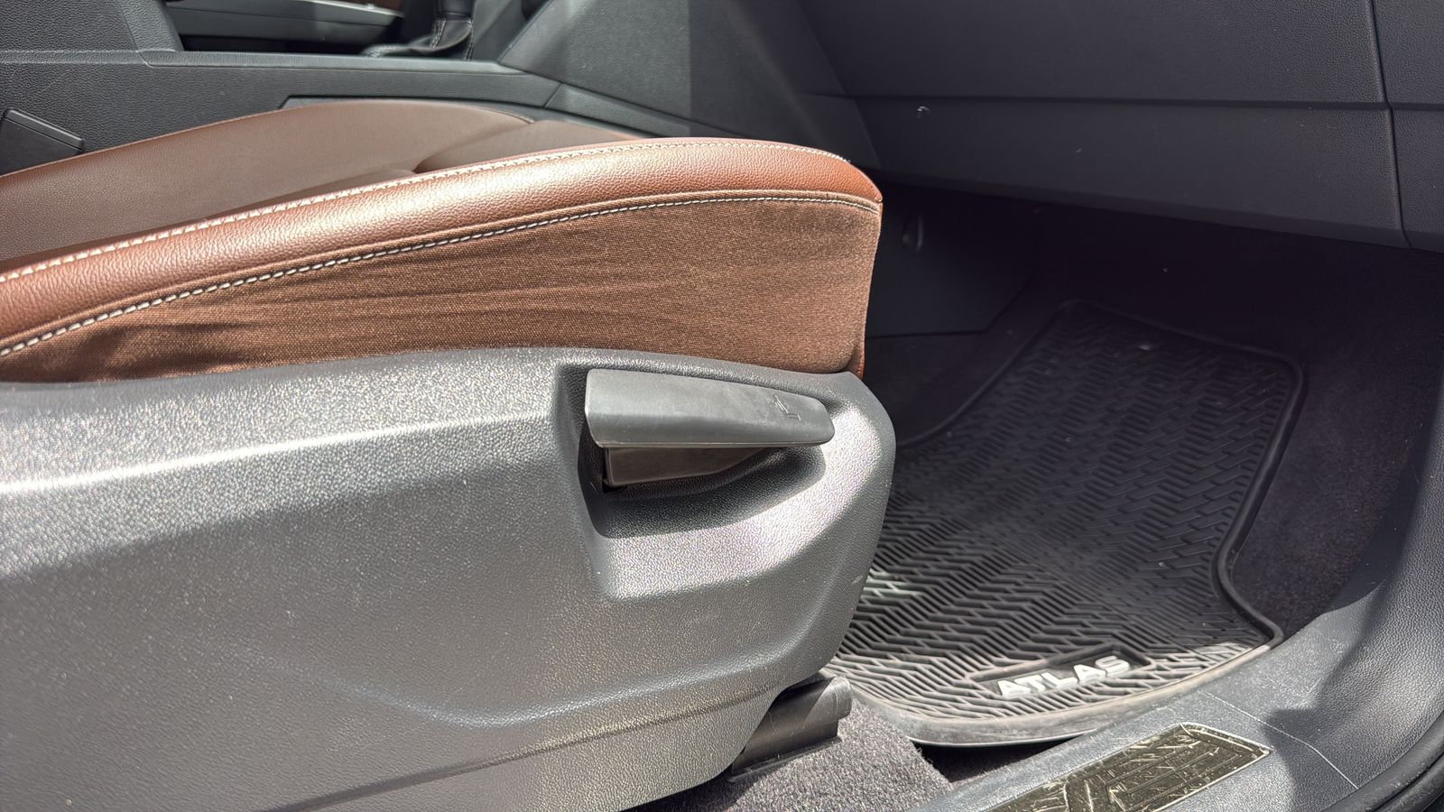Used Car 2022 Volkswagen Atlas  2.0t Se W/technology For Sale Under $25,000 In Austin, Texas