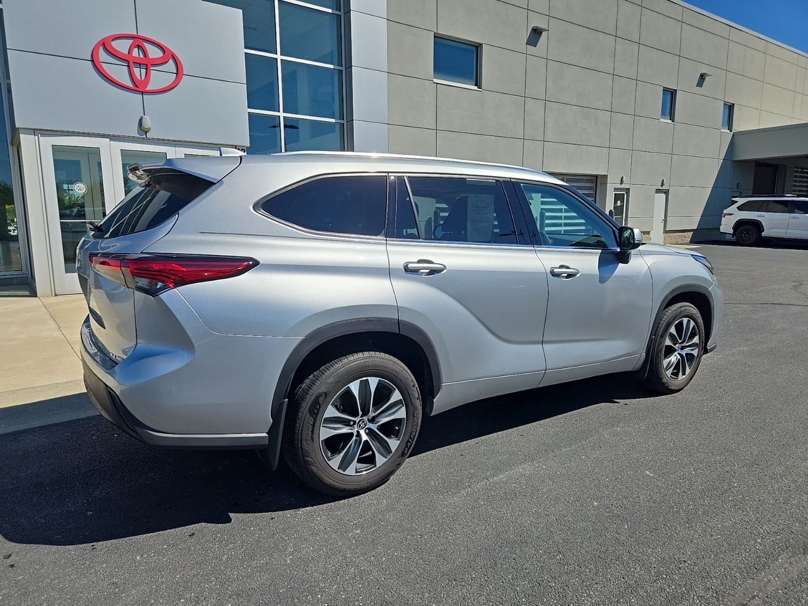 used 2020 Toyota Highlander car, priced at $29,705