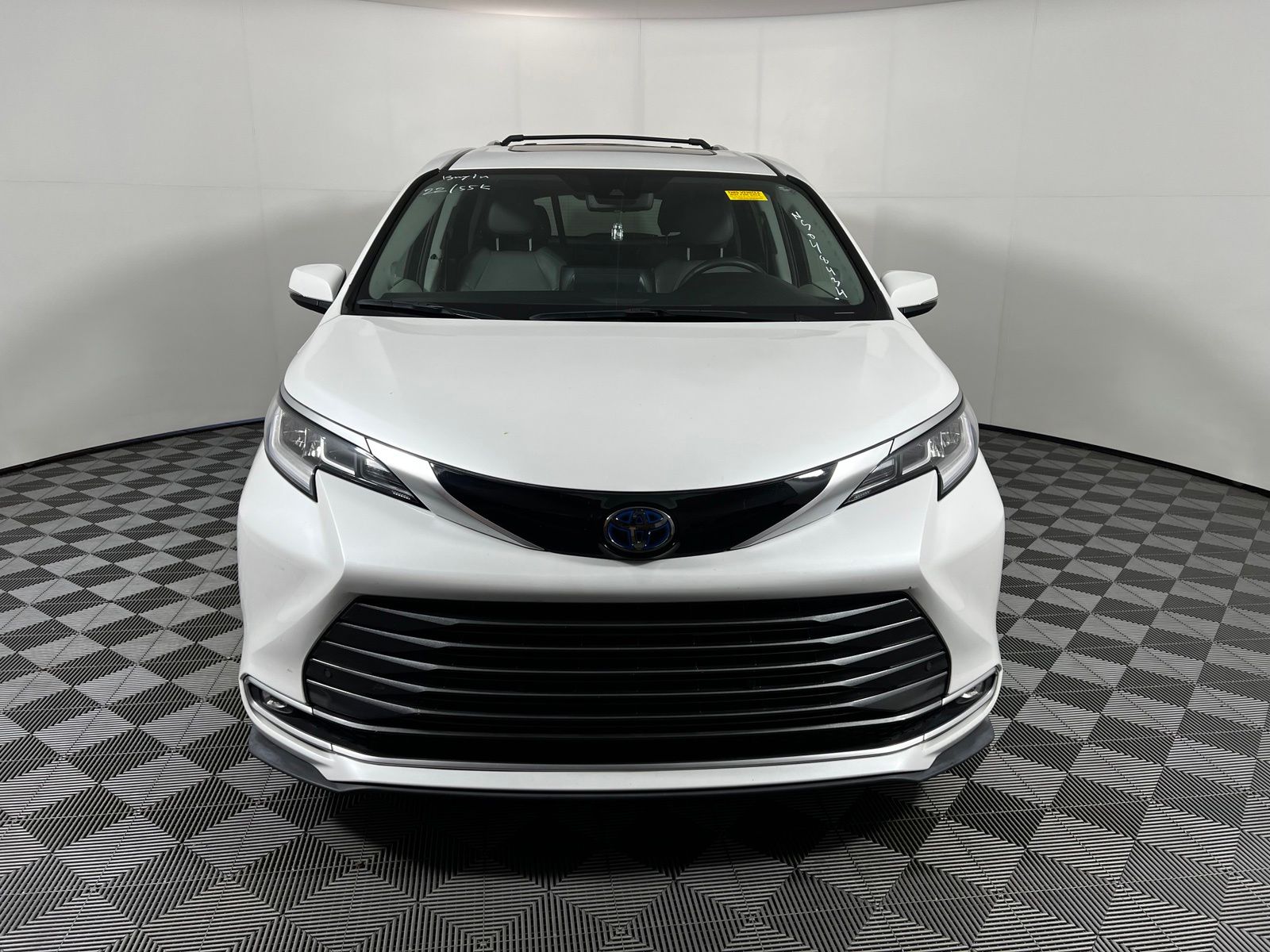 Thumbnail: 2022 Toyota Sienna - 2