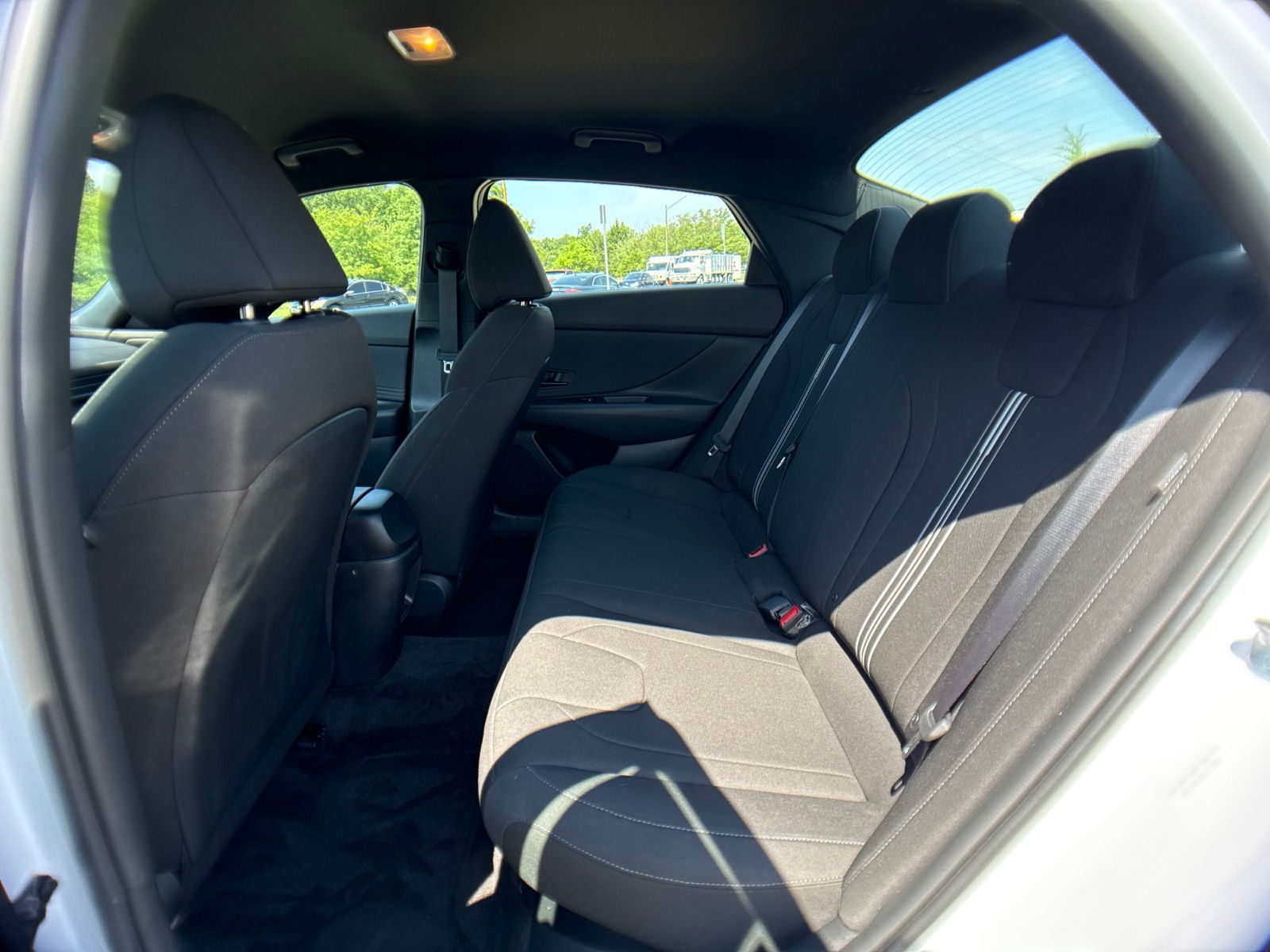 Used 2025 White Hyundai SEL Sport image 7