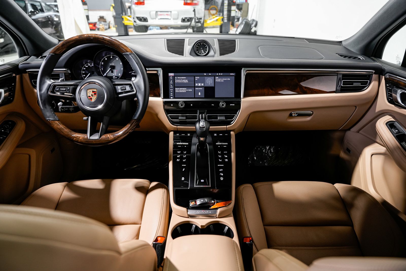 2023 Porsche Macan S — photo 17