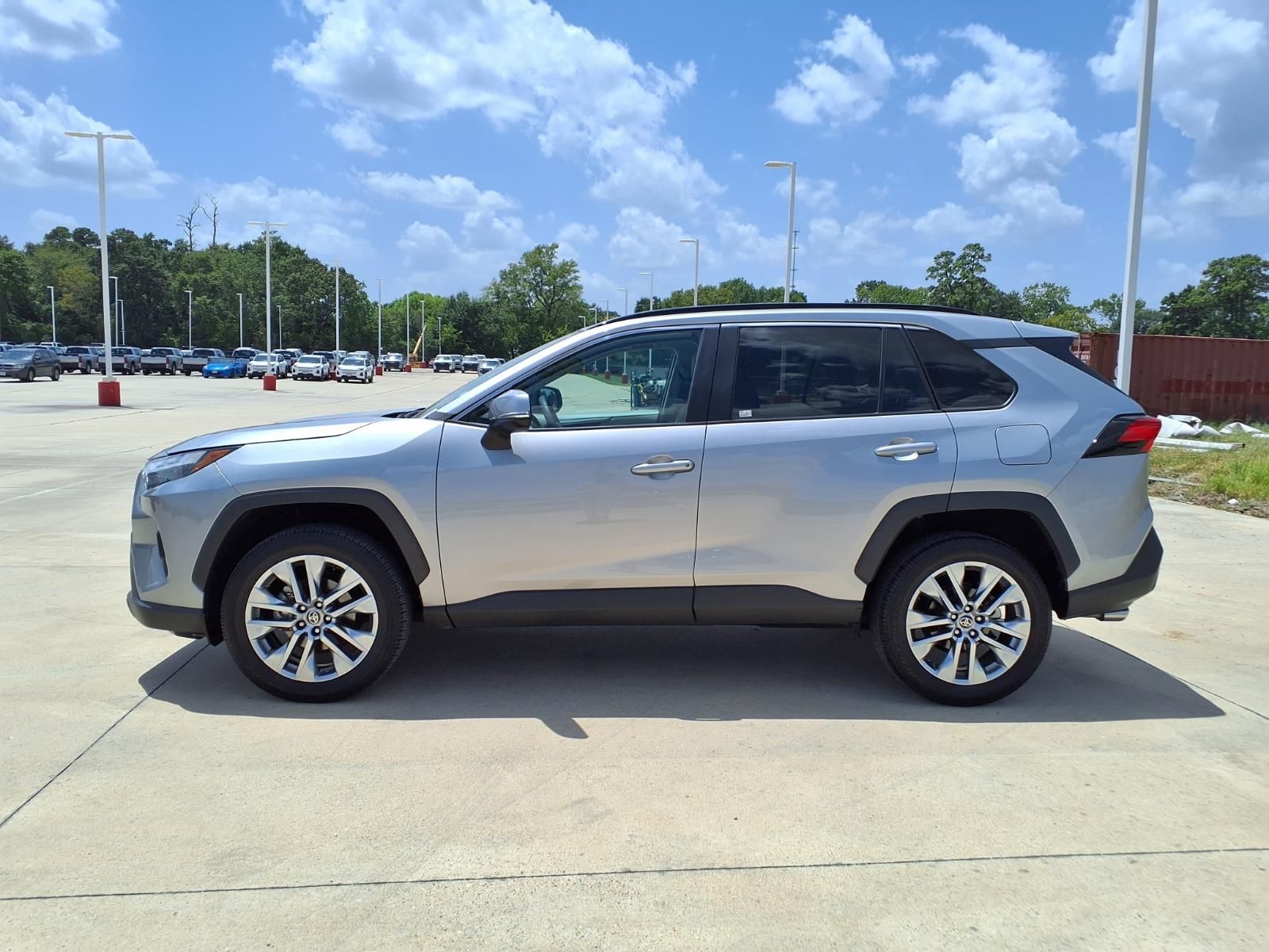 2024 Toyota RAV4 XLE Premium - 8