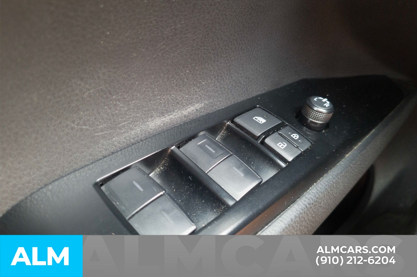 Used 2025 Ice Toyota SE image 15