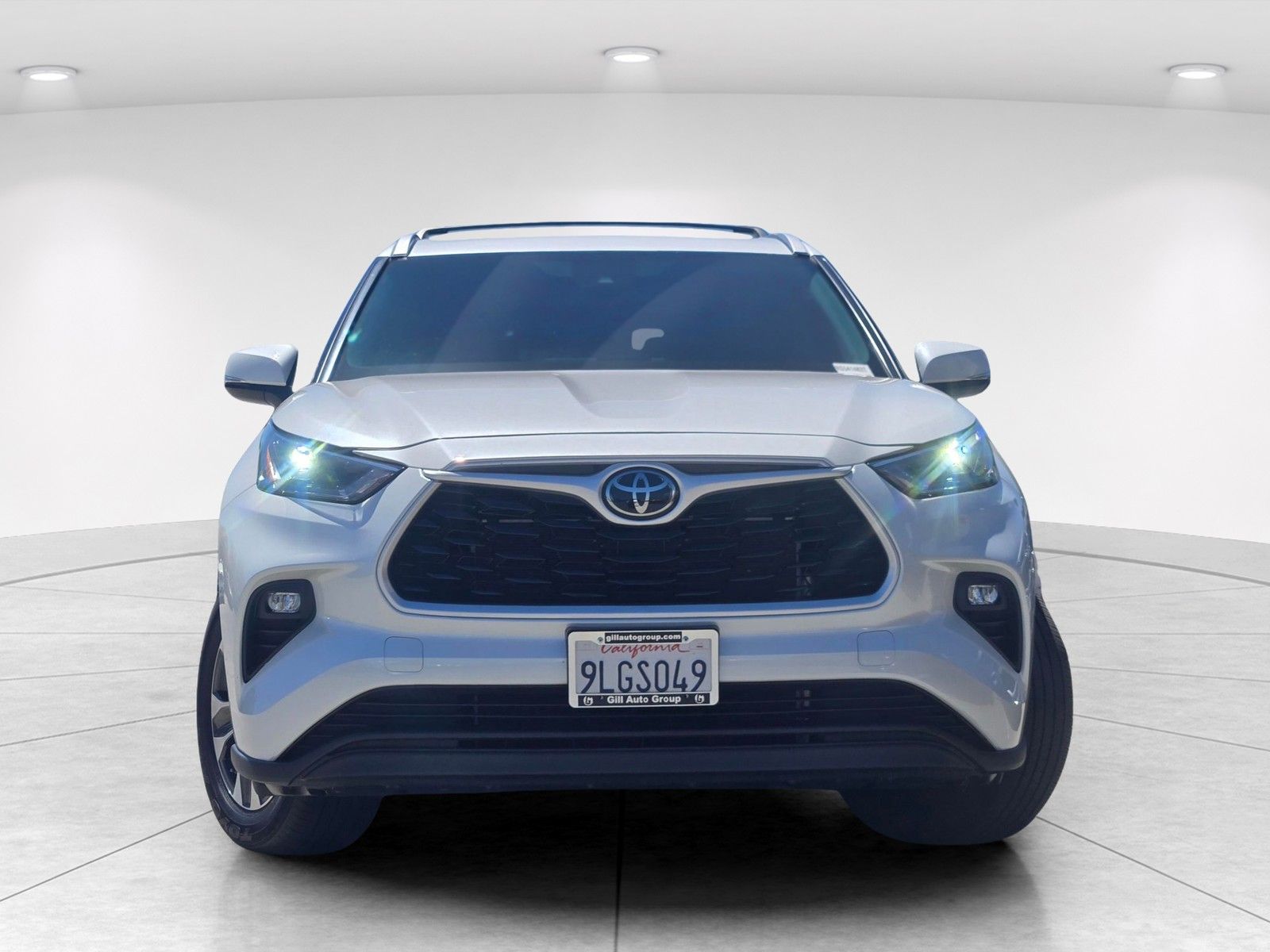View vehicle photo 2