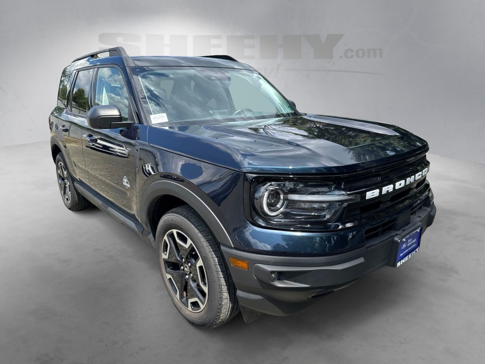 Certified Used 2021 Alto Blue Metallic Tinted Clearcoat Ford Outer Banks image 2