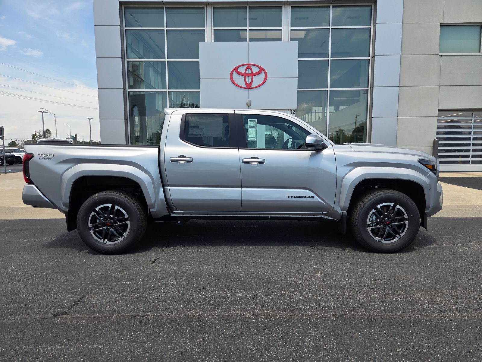 View vehicle photo 4