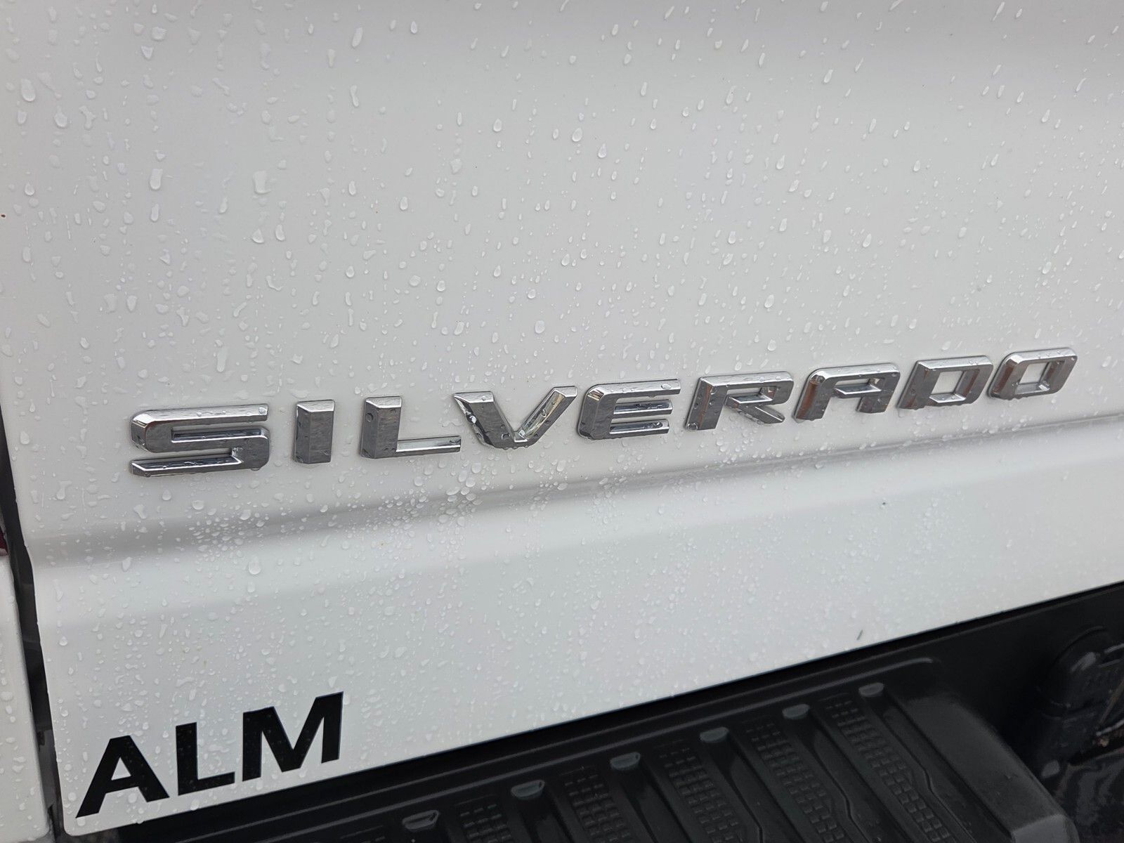 Used 2025 White Chevrolet LT image 11