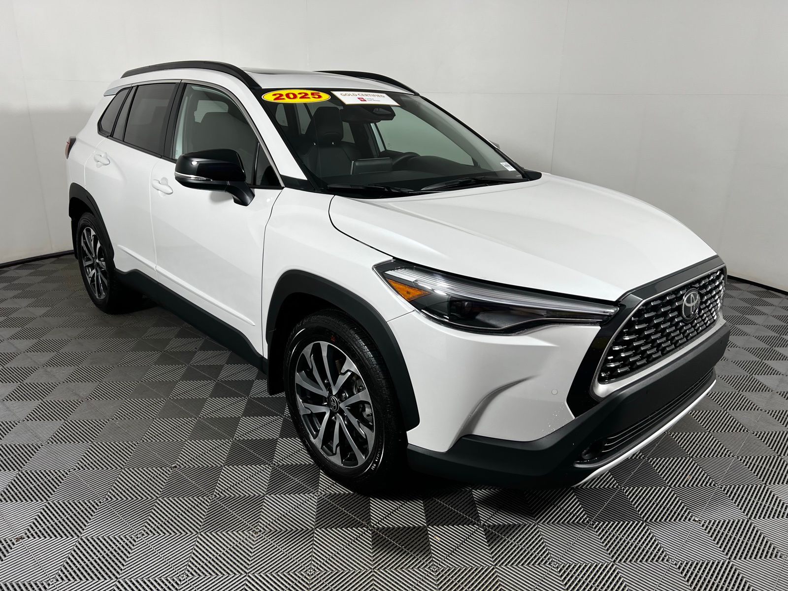 2025 Toyota Corolla Cross XLE 3