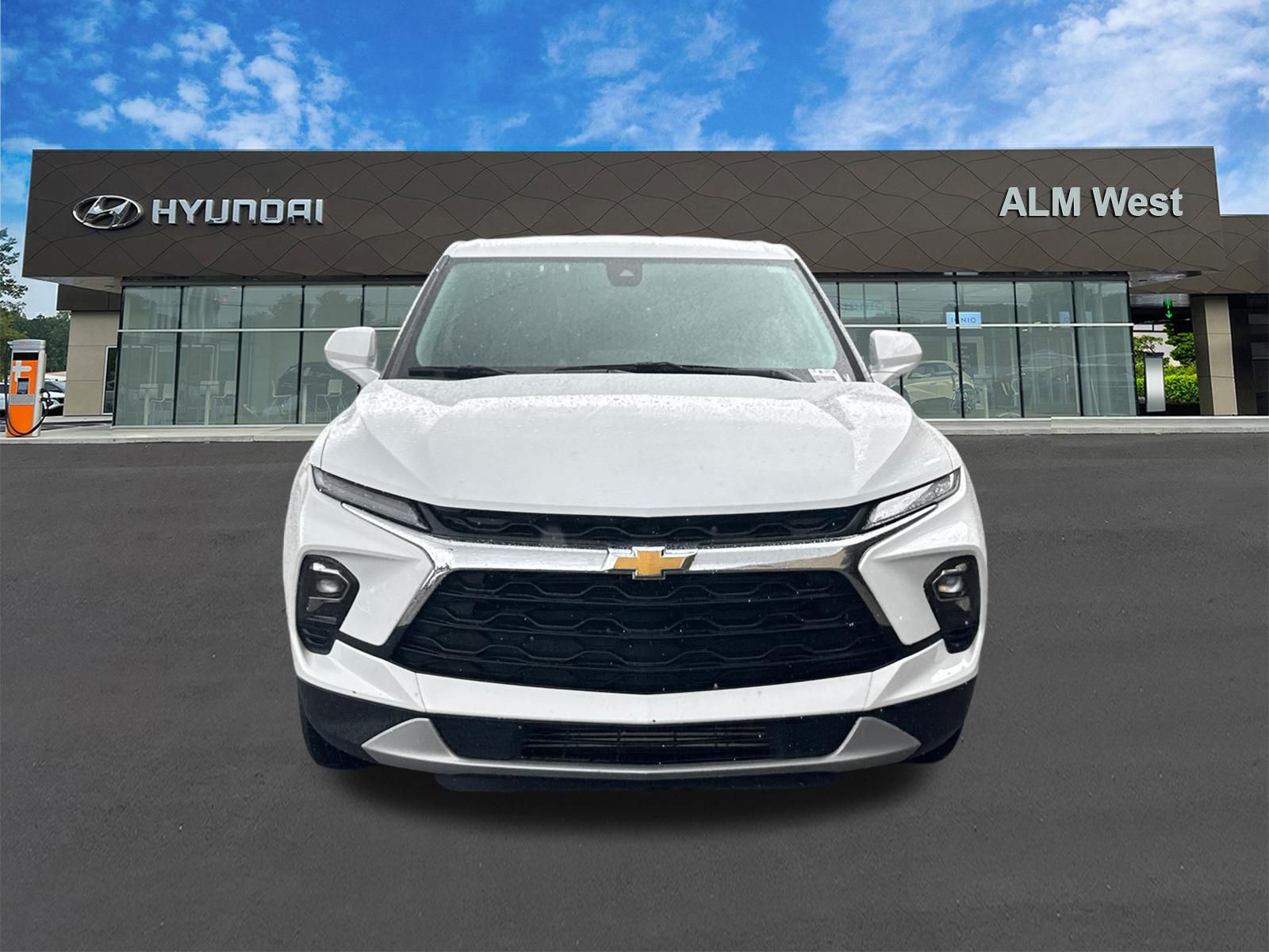 Used 2025 Summit White Chevrolet LT image 2