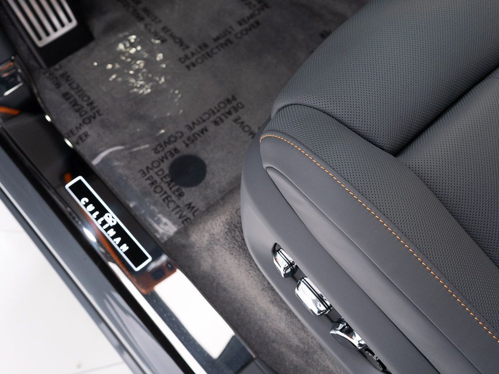 New 2027 Burnout Grey Rolls-Royce Black Badge image 13