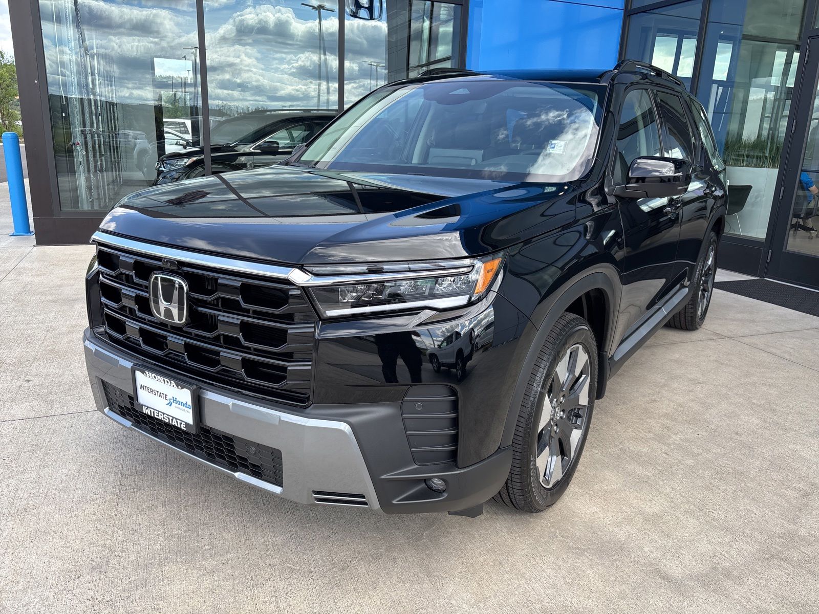2026 Honda Pilot Touring AWD's photo