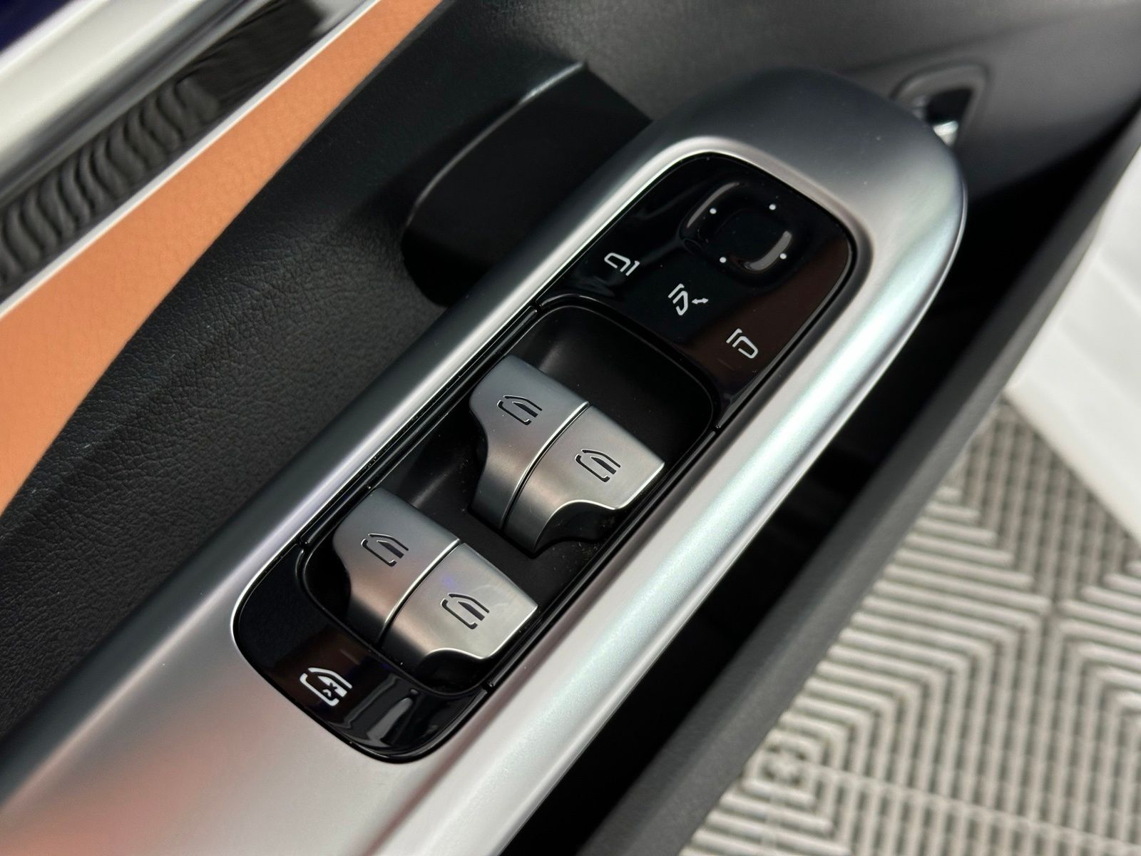 2025 Mercedes-Benz C-Class Sedan 36