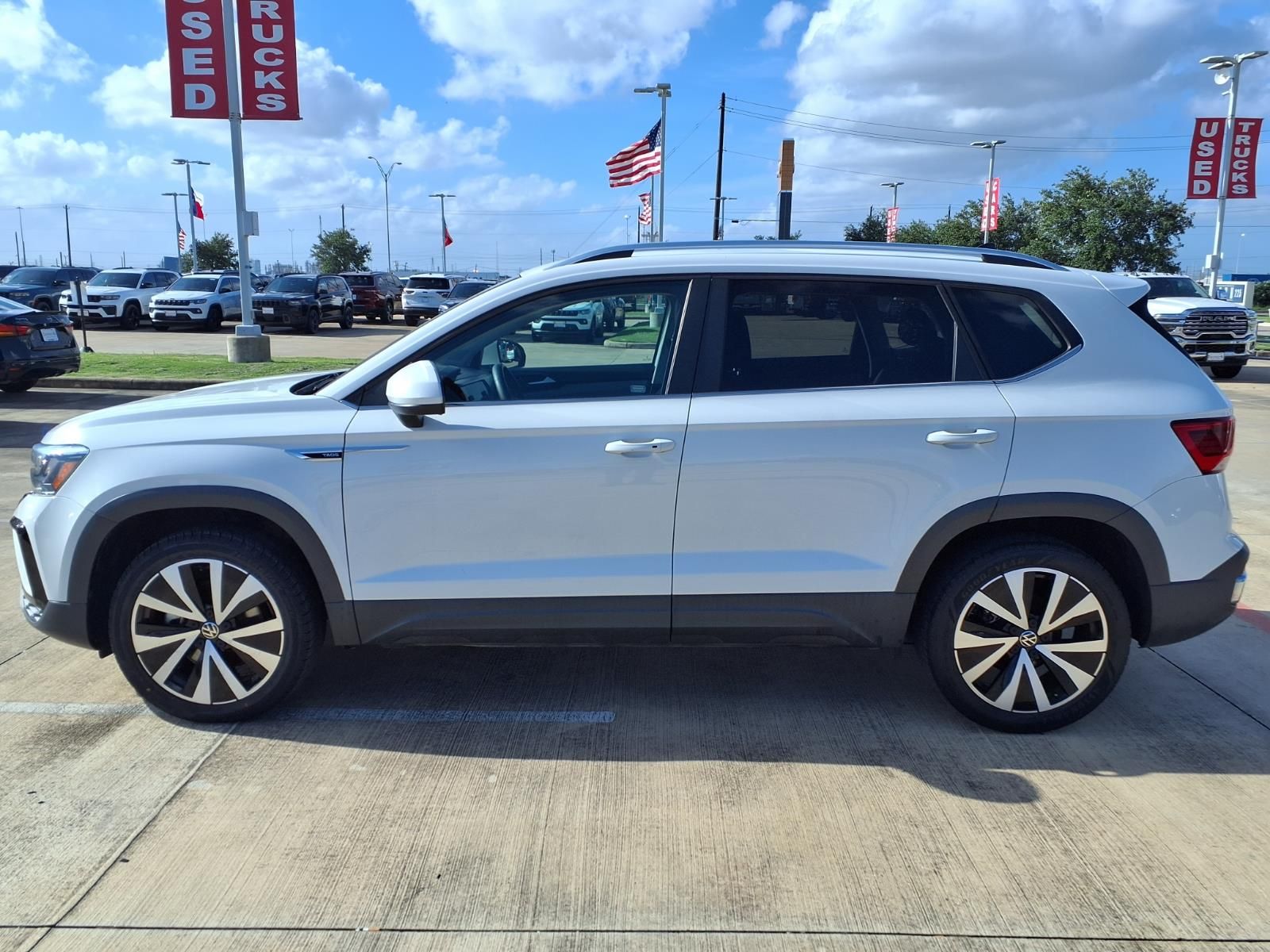 2022 Volkswagen Taos 1.5T SE  at DeMontrond Auto Country