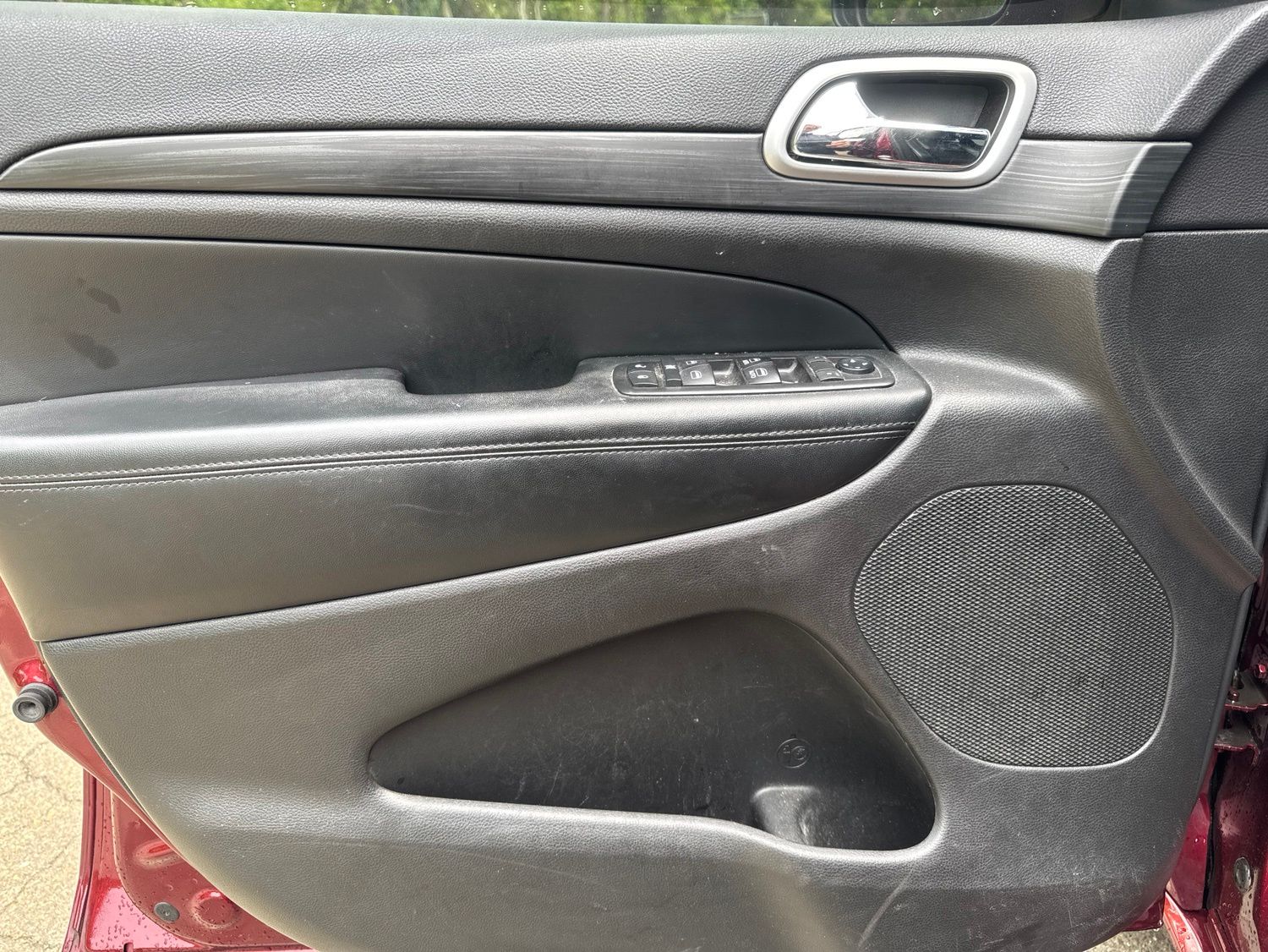 Used 2019 Velvet Red Pearlcoat Jeep Altitude image 17