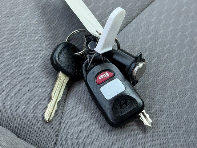 Used 2019 Machine Gray Hyundai SE image 30