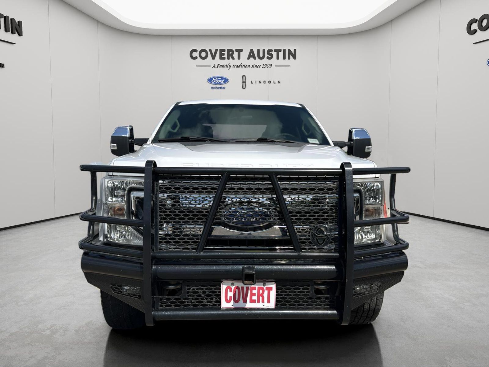 Oxford White 2020 Ford F-350 Super Duty XLT Crew Cab 4WD Pickup Truck Four-Wheel Drive Automatic