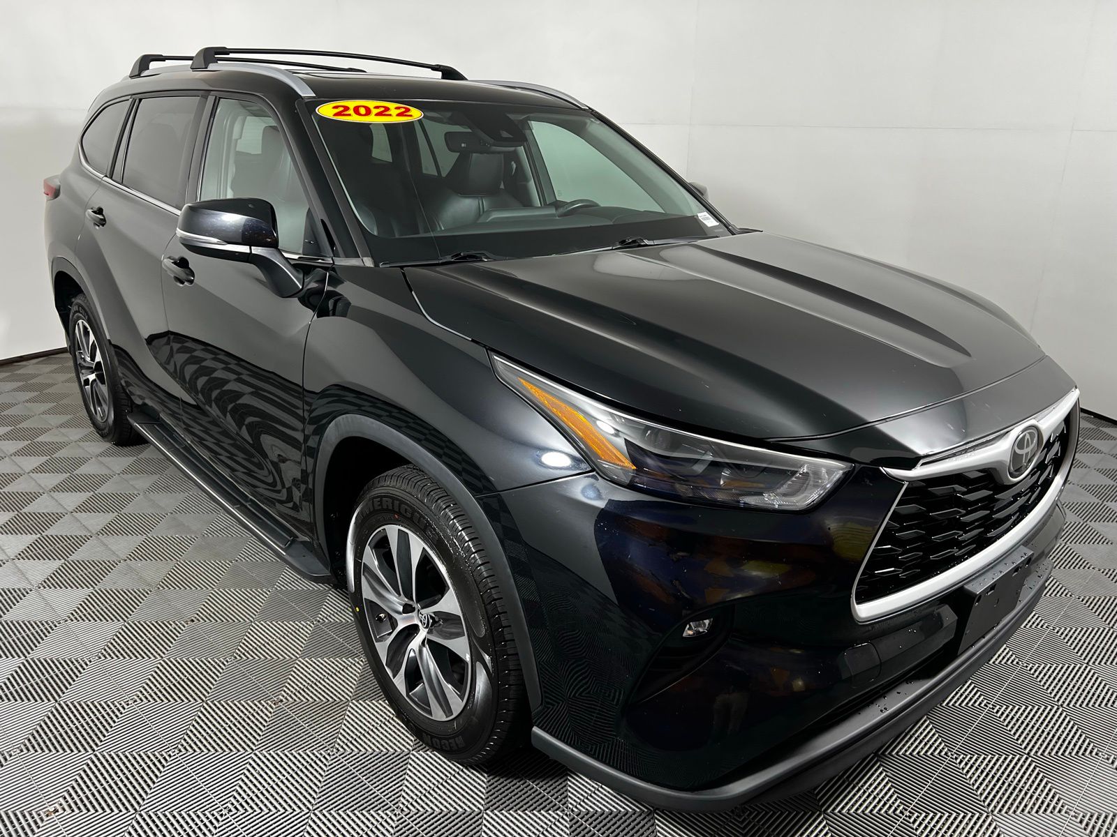 Thumbnail: 2022 Toyota Highlander - 3