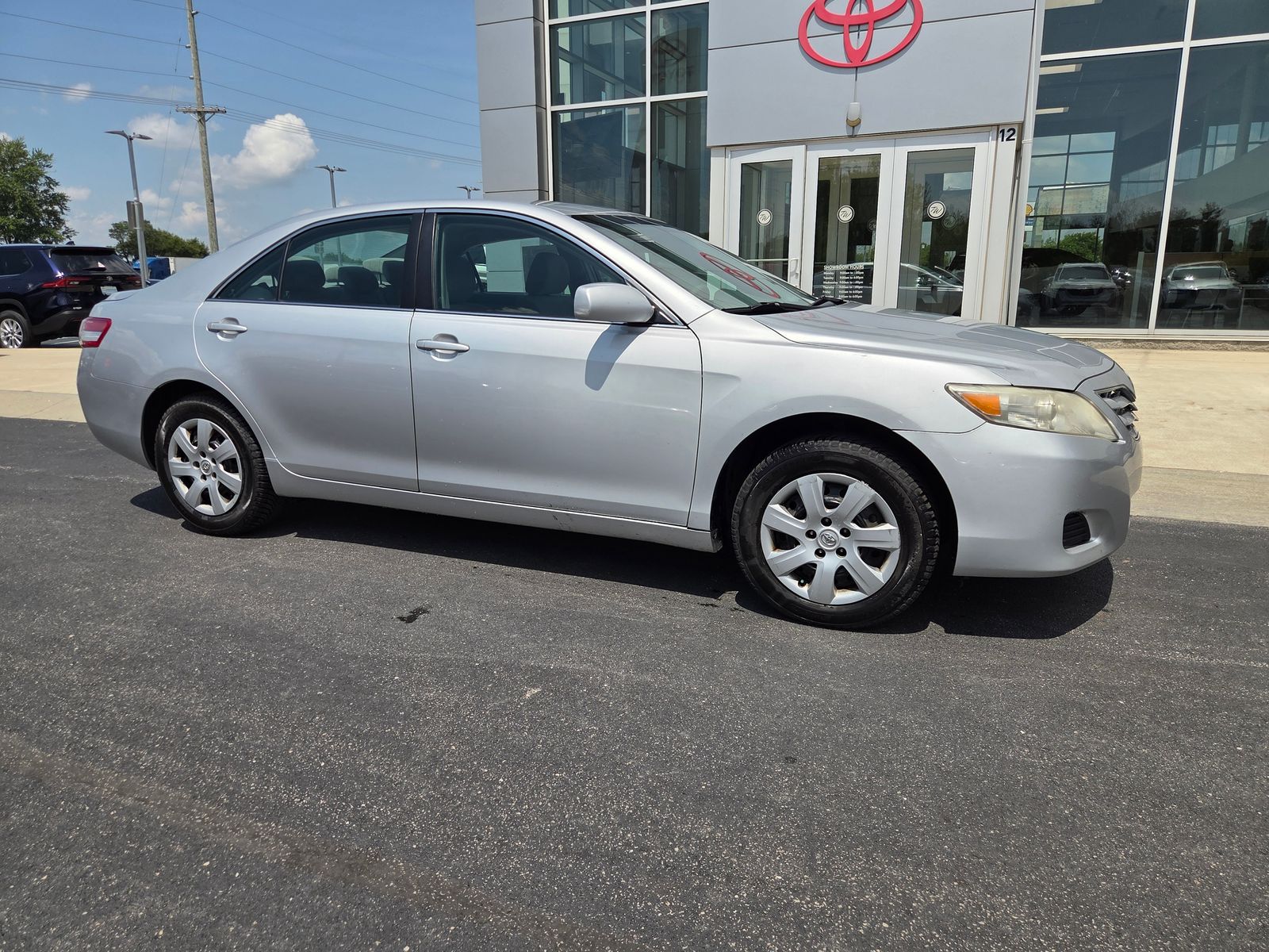 Classic Silver Metallic 2011 Toyota Camry Sedan Front-Wheel Drive 6-Speed Automatic Overdrive