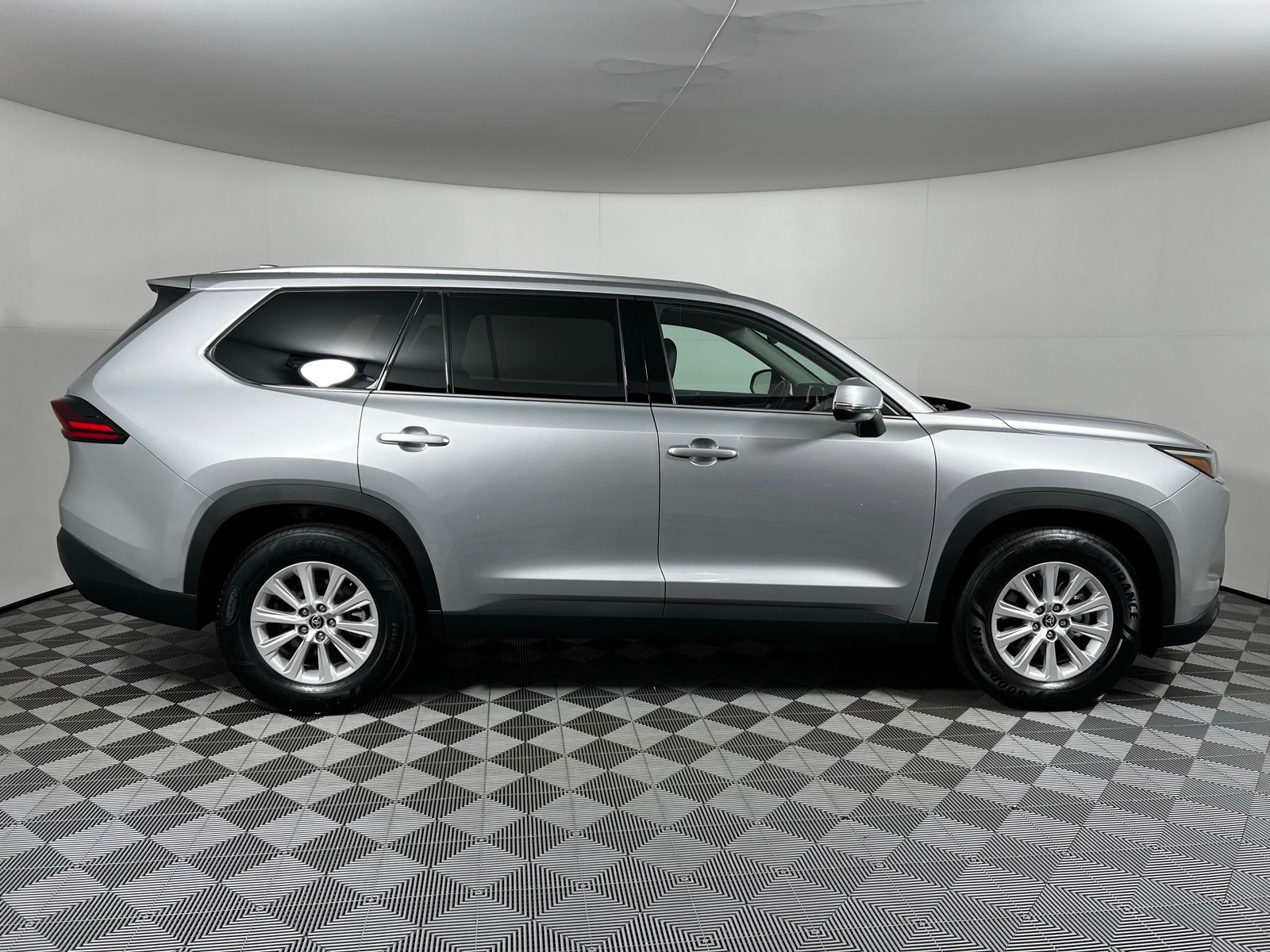 Thumbnail: 2025 Toyota Grand Highlander - 4