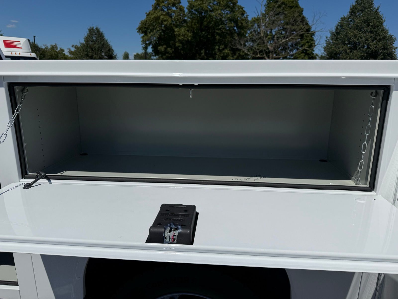New 2025 Oxford White Ford XL image 7