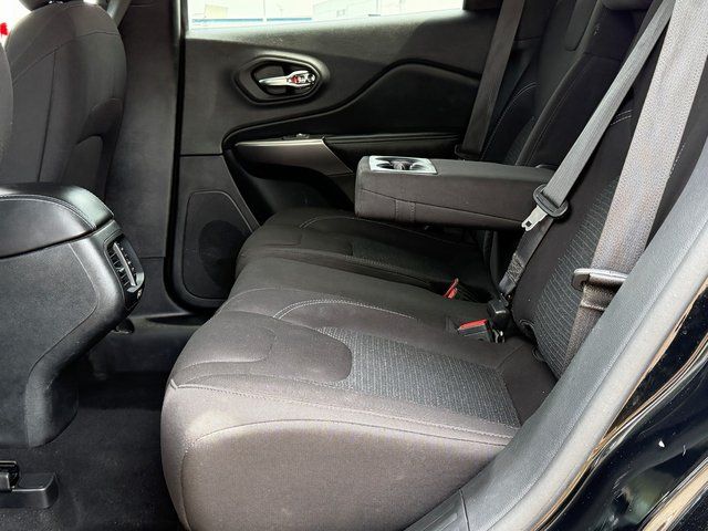 Used 2019 Diamond Black Jeep Latitude image 31