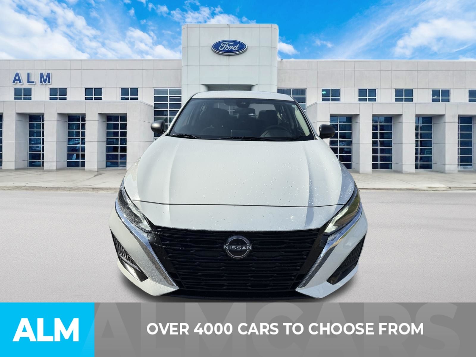 Used 2025 White Nissan 2.5 SV image 2