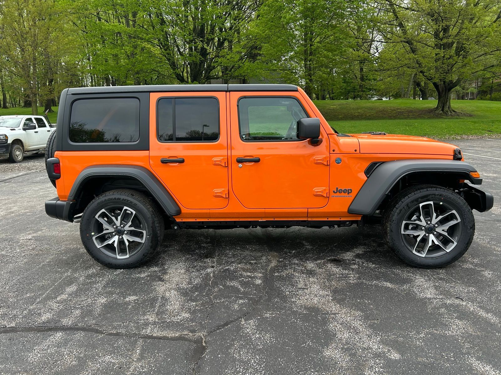 View vehicle photo 6