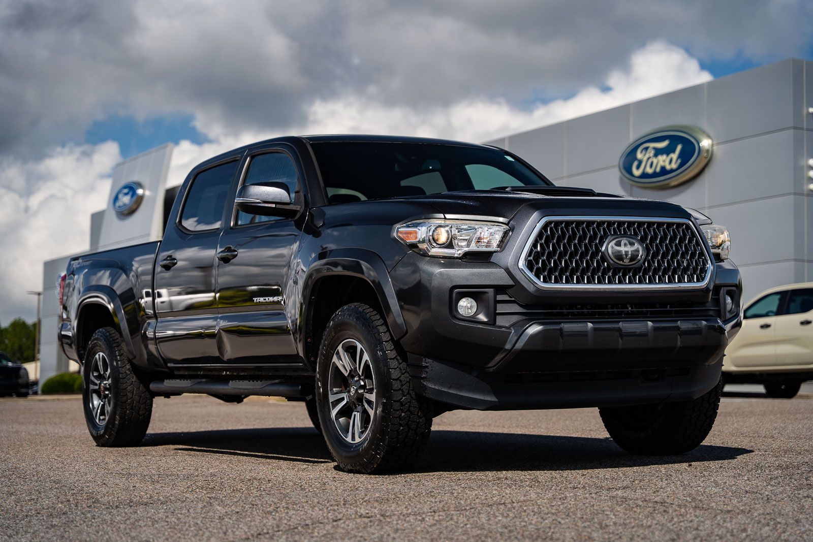 Magnetic Gray Metallic 2019 Toyota Tacoma Pickup Truck 4X2 6-Speed Automatic