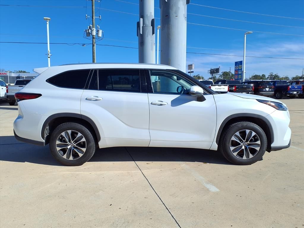 2022 Toyota Highlander XLE White at DeMontrond Mazda