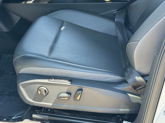 Used 2023 White Volkswagen Pro S image 29